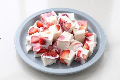 草莓小果冻吃瓜,甜蜜瓜果新体验