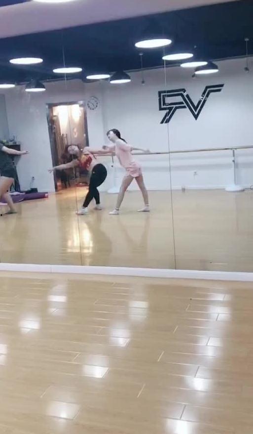 娱乐吃瓜跳舞视频