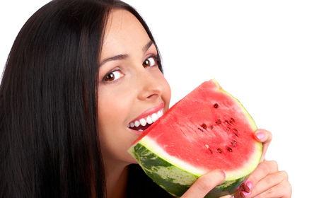 吃瓜人中,揭秘网络热议背后的真相